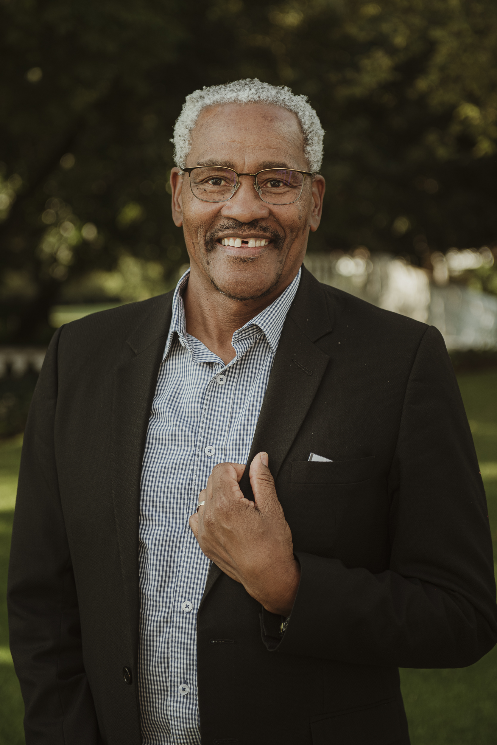 Dr Lumkile Mondi